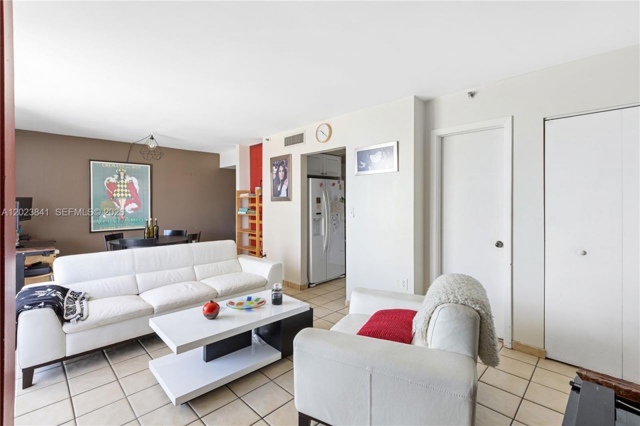 2457 Collins Ave , Unit 1602, Miami Beach, FL 33140 Photo