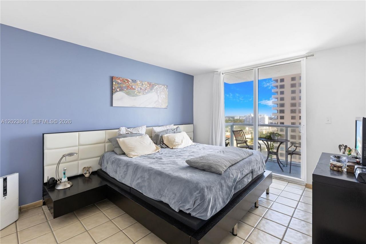2457 Collins Ave , Unit 1602, Miami Beach, FL 33140 Photo