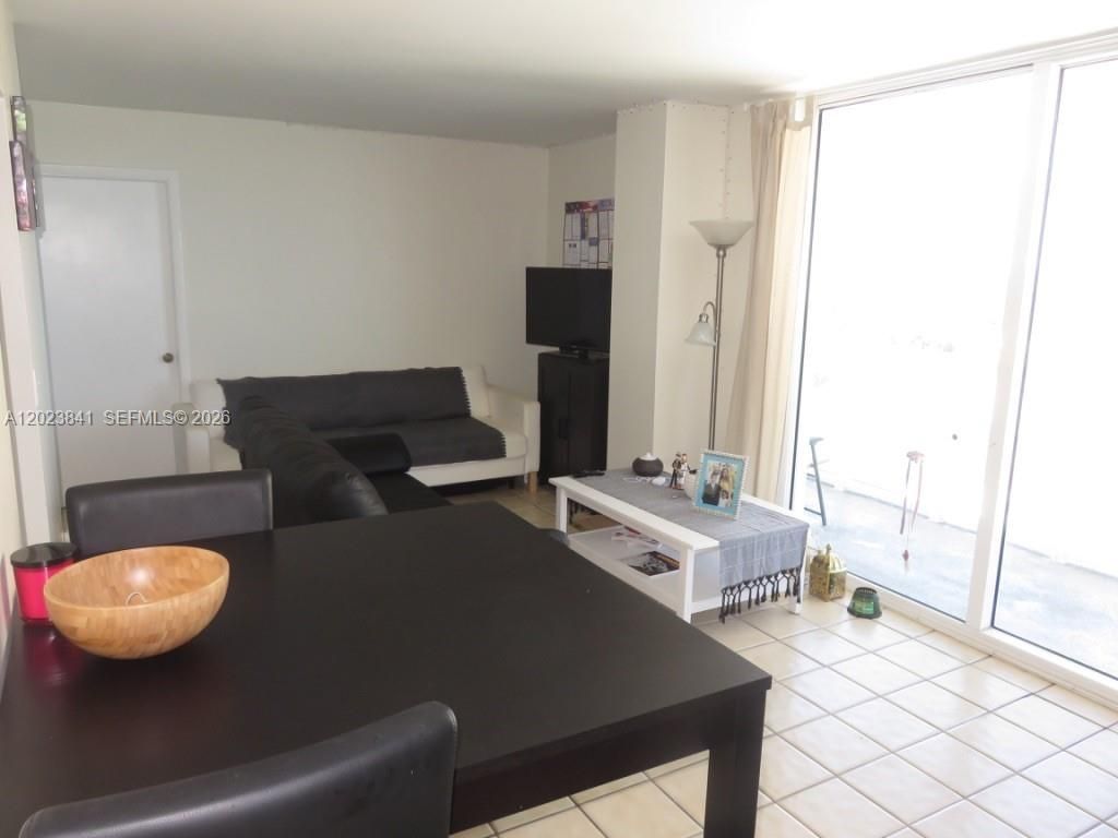 2457 Collins Ave , Unit 1602, Miami Beach, FL 33140 Photo