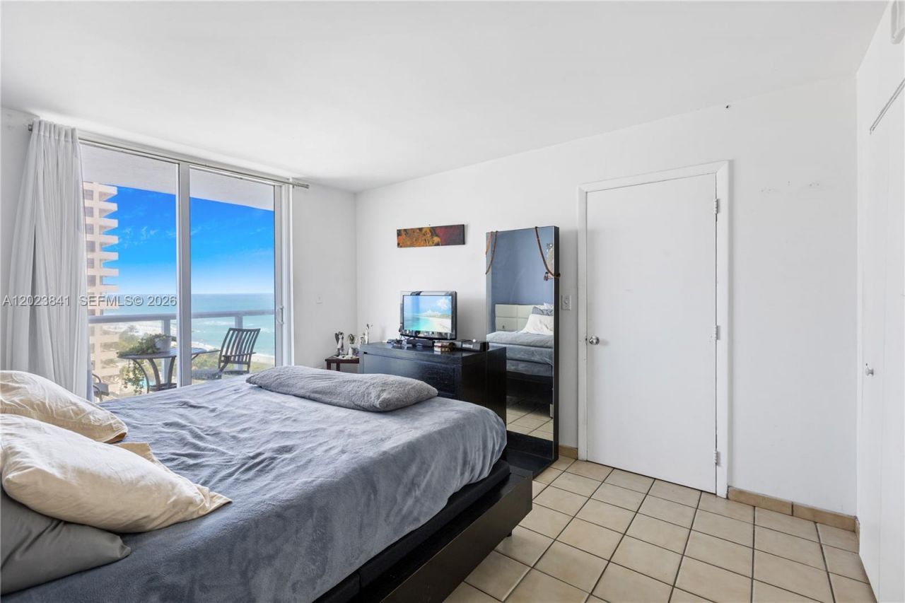 2457 Collins Ave , Unit 1602, Miami Beach, FL 33140 Photo