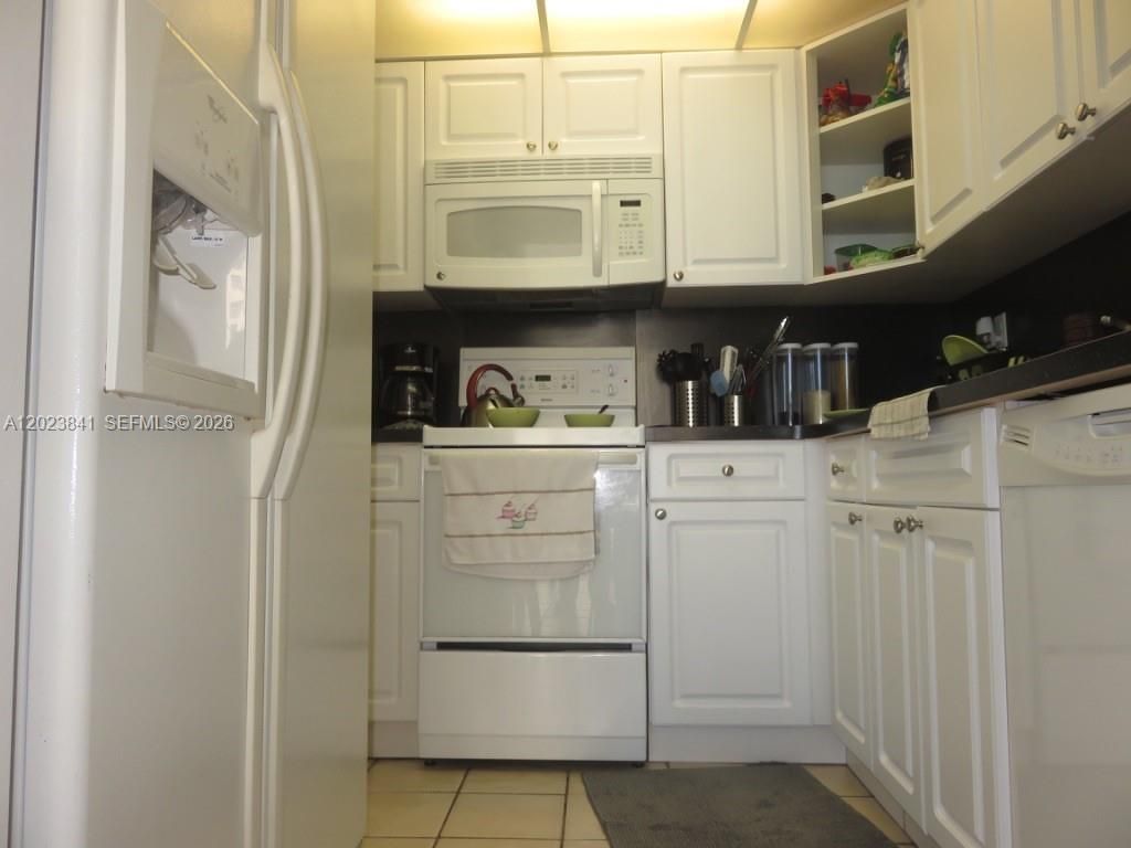 2457 Collins Ave , Unit 1602, Miami Beach, FL 33140 Photo