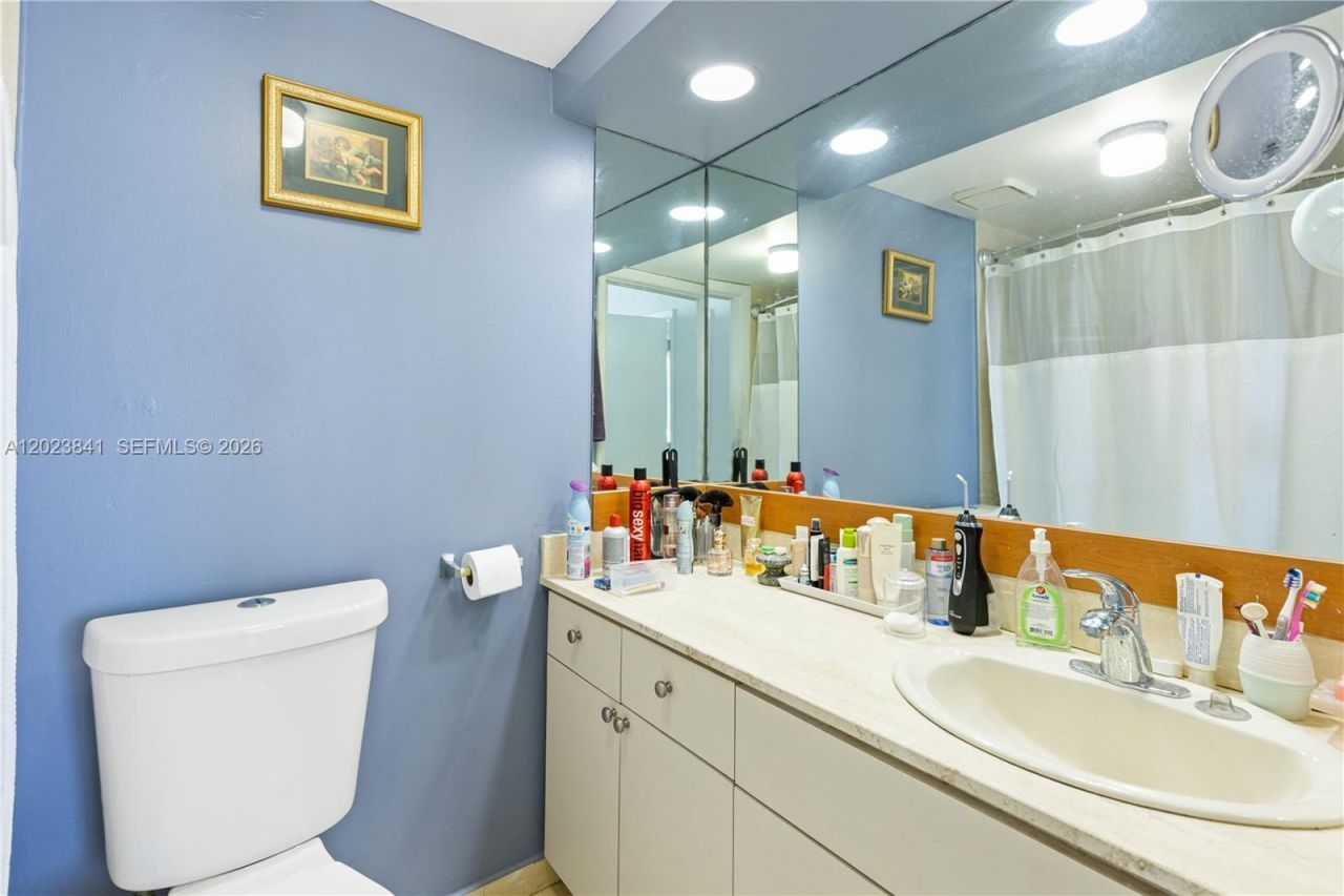 2457 Collins Ave , Unit 1602, Miami Beach, FL 33140 Photo