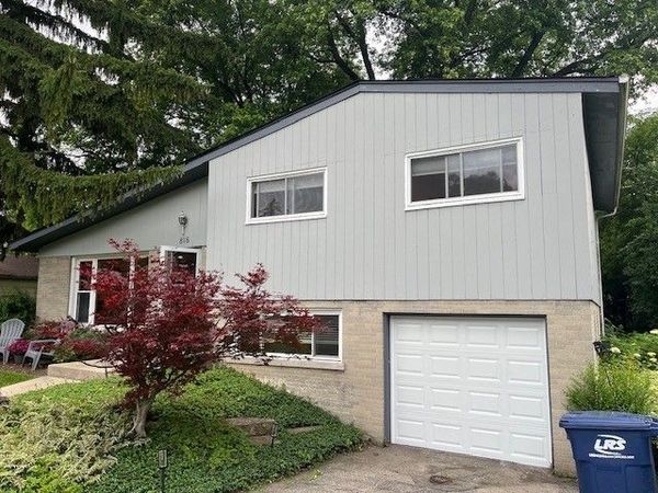 816 Holmes Avenue, Deerfield, IL 60015