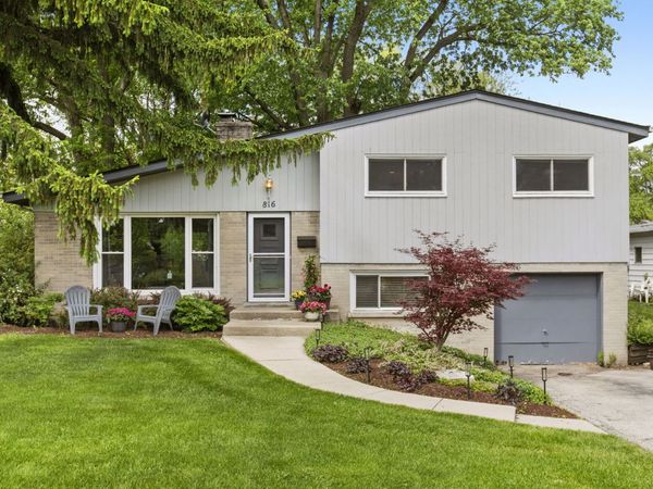 816 Holmes Avenue , Deerfield, IL 60015