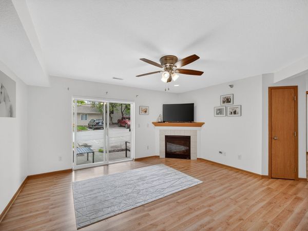 10111 Sutton Drive, Unit 1, Urbandale, IA 50322