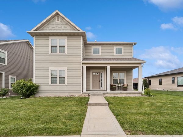5449 S Prairie View Drive, West Des Moines, IA 50266