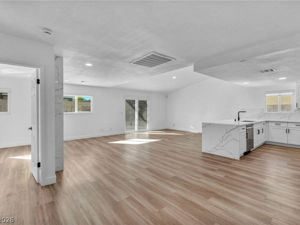 5151 Golden Spring Avenue , Las Vegas, NV 89146