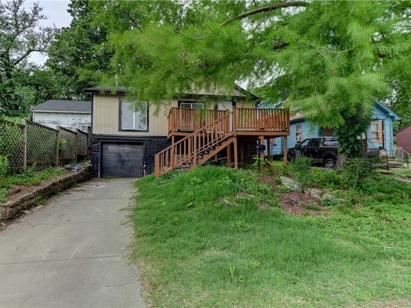 6120 Elmwood Avenue, Kansas City, MO 64130
