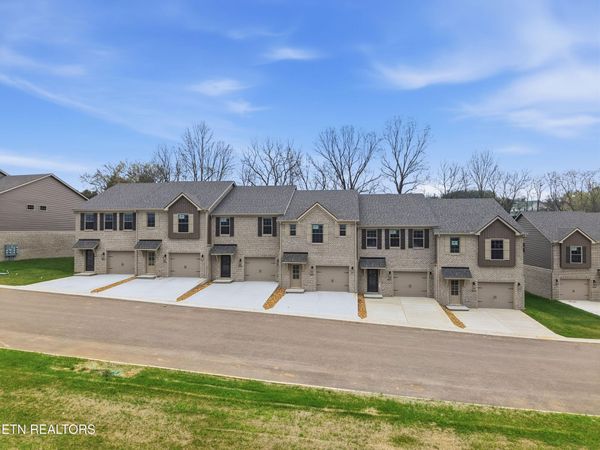 8970 Keenberg Lane, Knoxville, TN 37931