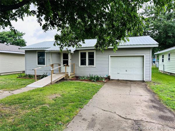 206 S Ora Street , Pryor, OK 74361