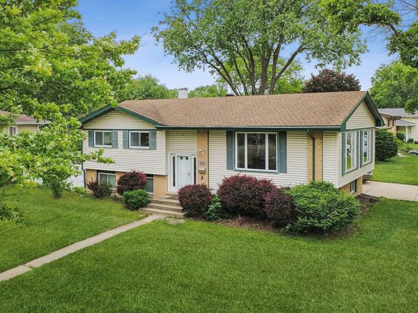 900 Arthur Drive , Lombard, IL 60148