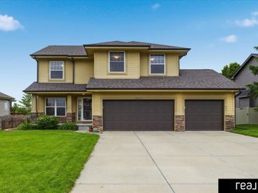 15676 King Street , Bennington, NE 68007