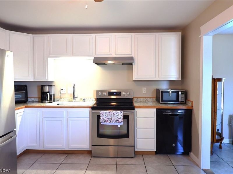 556 Keys Drive, Elyria, OH 44035 Photo 20