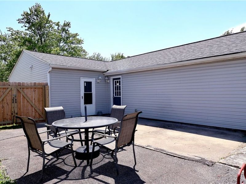 556 Keys Drive, Elyria, OH 44035 Photo 3