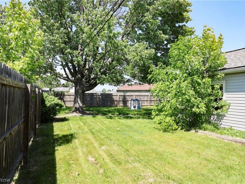 556 Keys Drive, Elyria, OH 44035 Photo 4