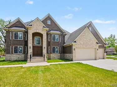 56350 Willow Creek Boulevard, Shelby Twp, MI 48316