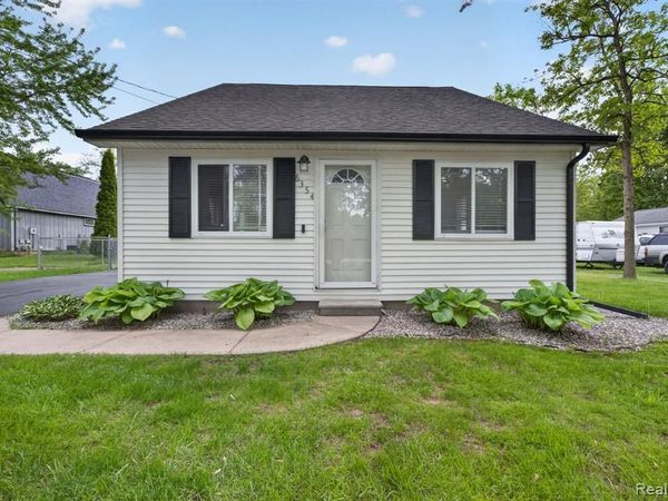 6354 Lapeer Road , Burton, MI 48509