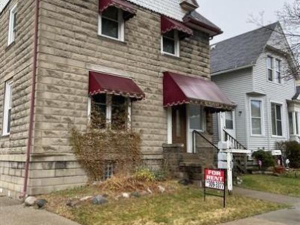 82 POPLAR Street, Wyandotte, MI 48192
