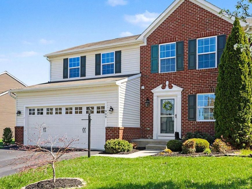 909 Cougar Pointe Circle , Seven Valleys, PA 17360 Main Photo
