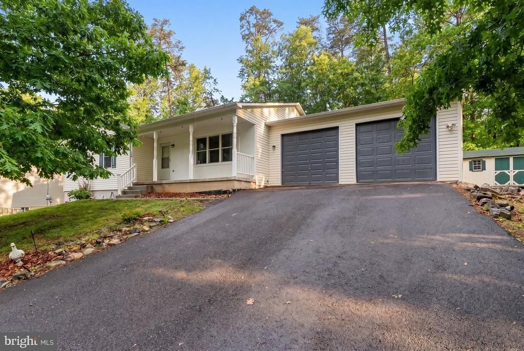 100 Woodlands Lane, Cross Junction, VA 22625 Main Photo