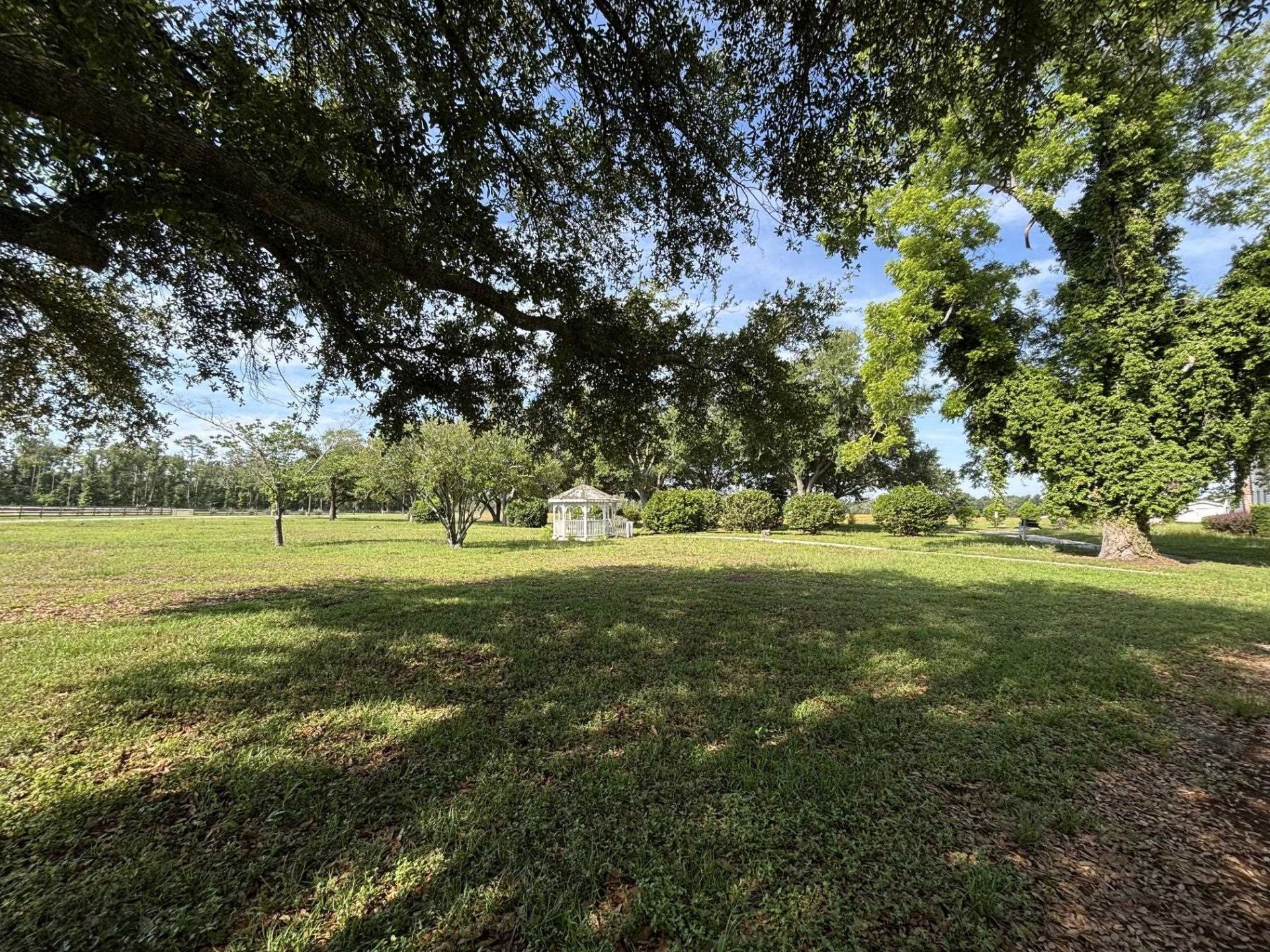 855 NE Delphinium Drive , Lee, FL 32340 Photo