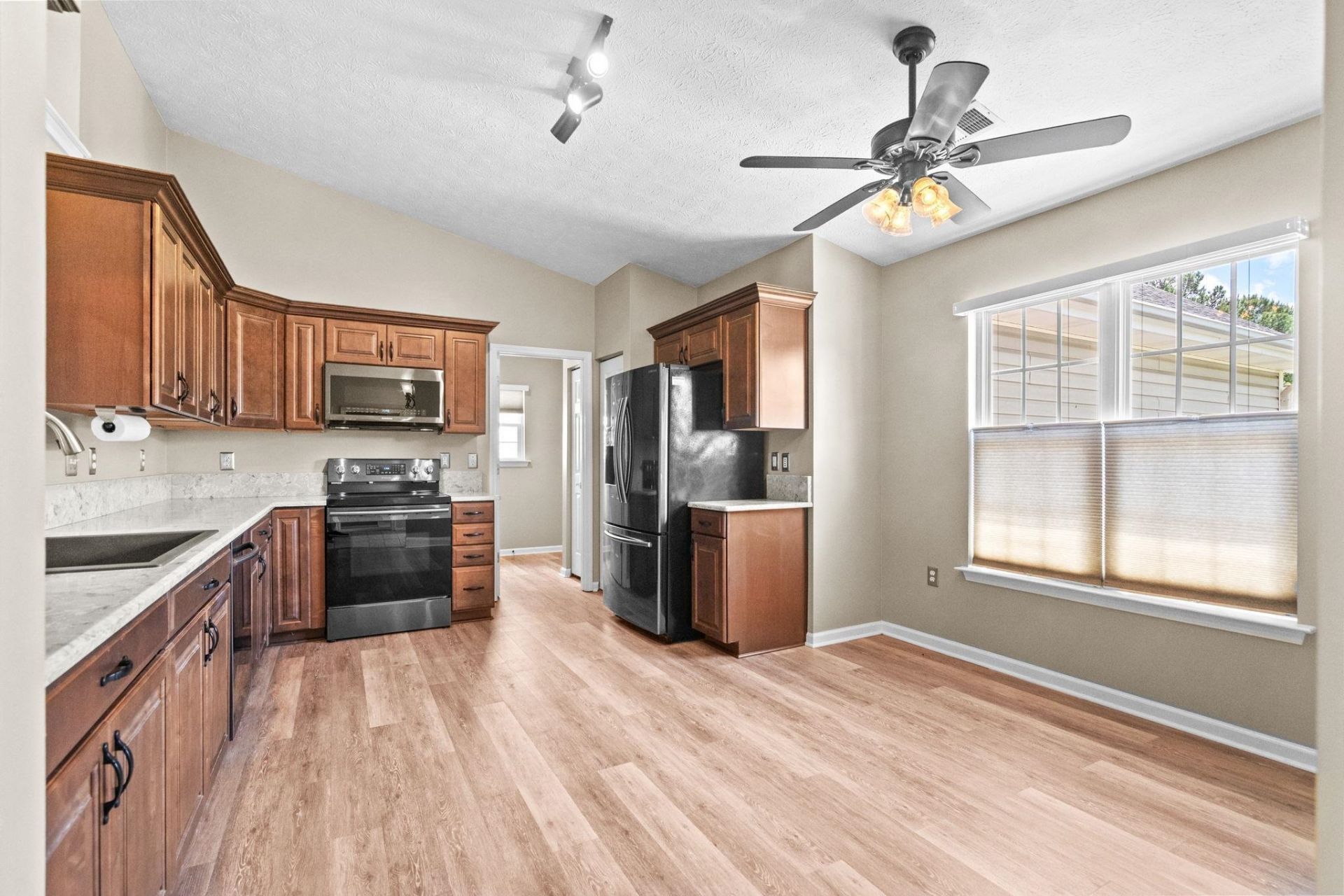 2783 Sanctuary Blvd.  Photo 17