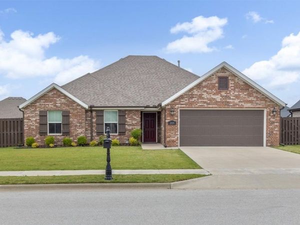 2005 W Chandler Avenue, Rogers, AR 72758