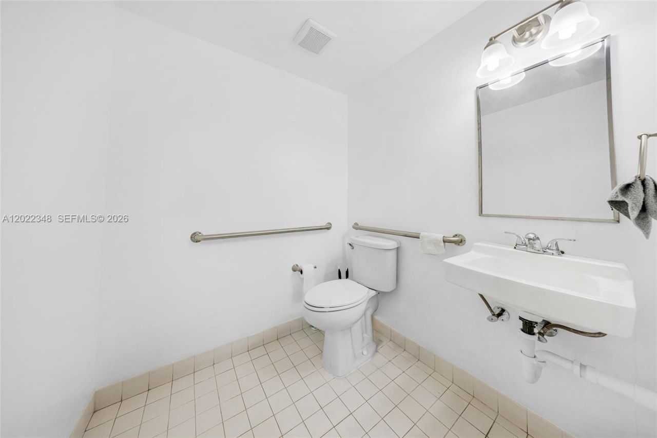 8009 NW 29th St , Unit 8009, Doral, FL 33122 Photo