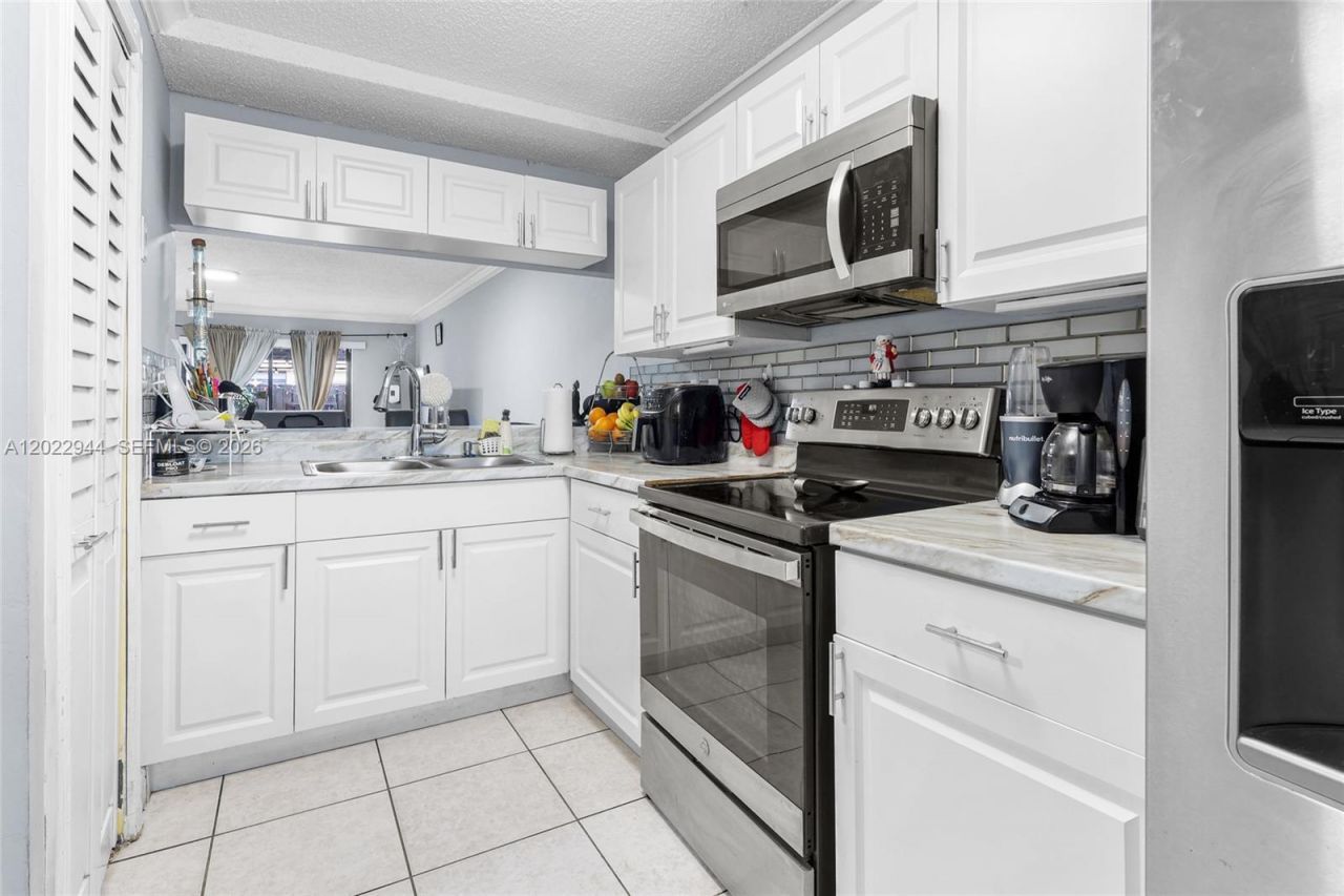 8454 NW 8th St , Unit 2, Miami, FL 33126 Photo