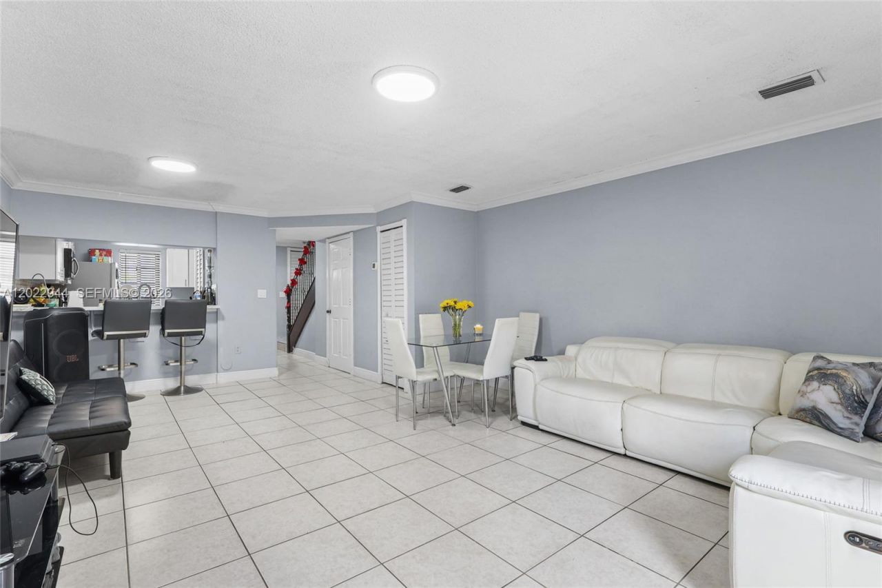8454 NW 8th St , Unit 2, Miami, FL 33126 Photo