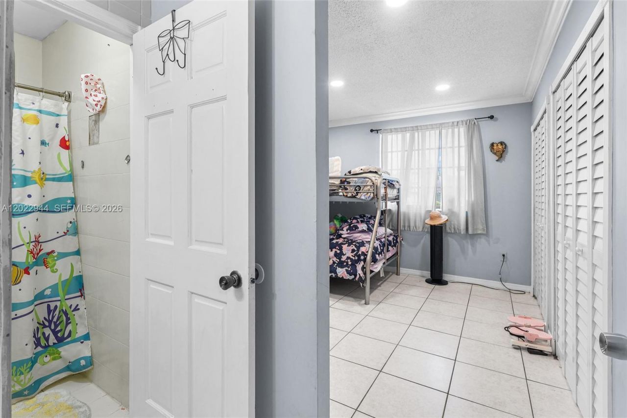 8454 NW 8th St , Unit 2, Miami, FL 33126 Photo
