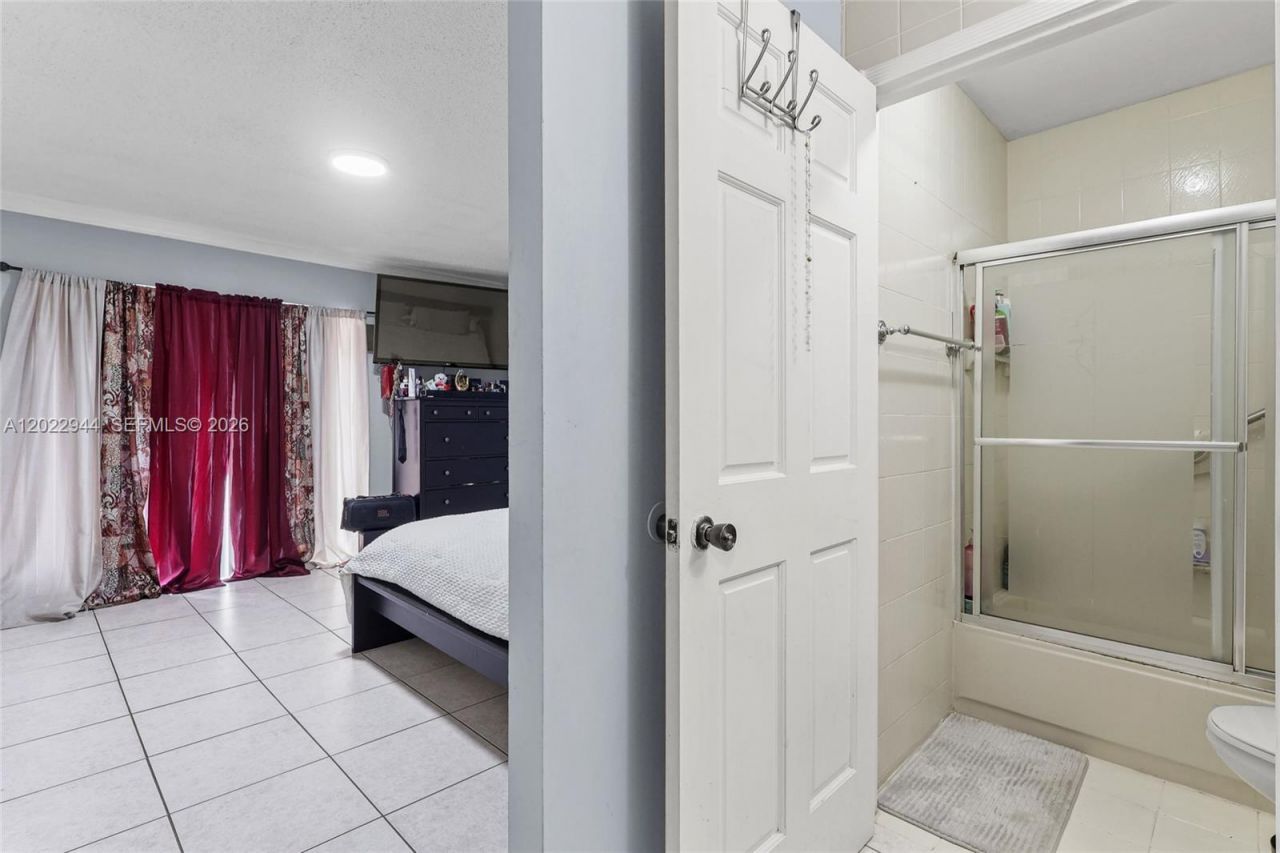 8454 NW 8th St , Unit 2, Miami, FL 33126 Photo