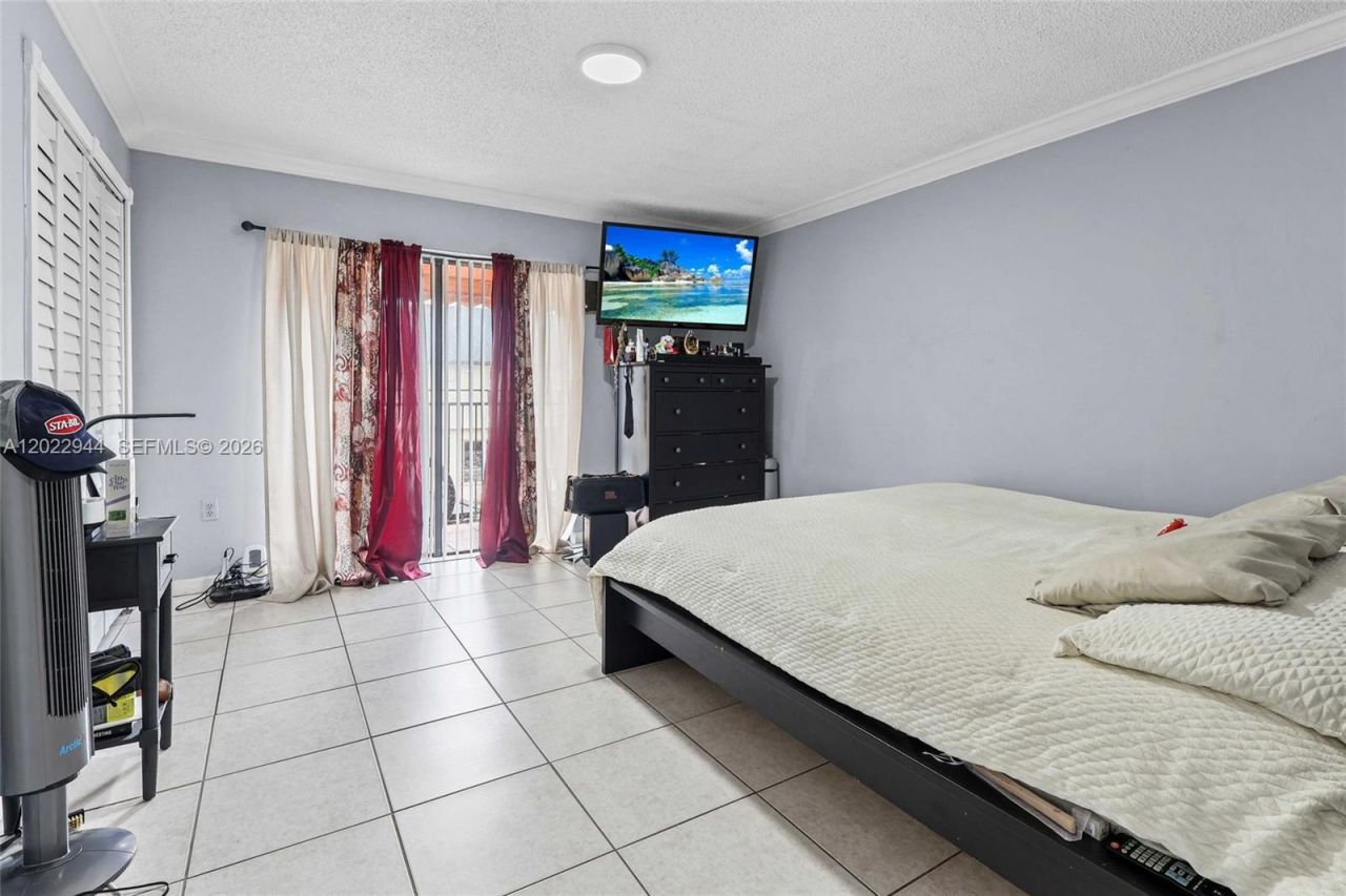 8454 NW 8th St , Unit 2, Miami, FL 33126 Photo