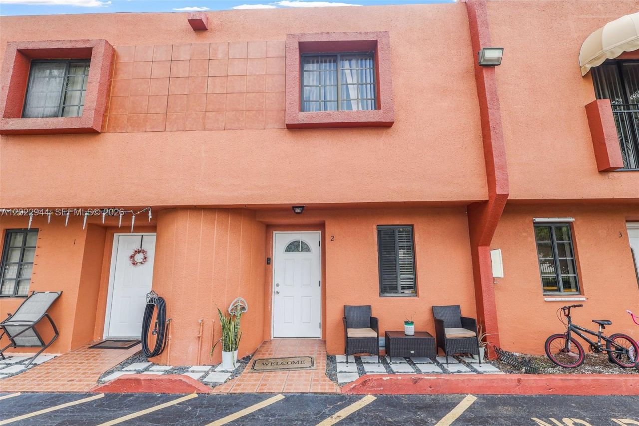 8454 NW 8th St , Unit 2, Miami, FL 33126 Photo