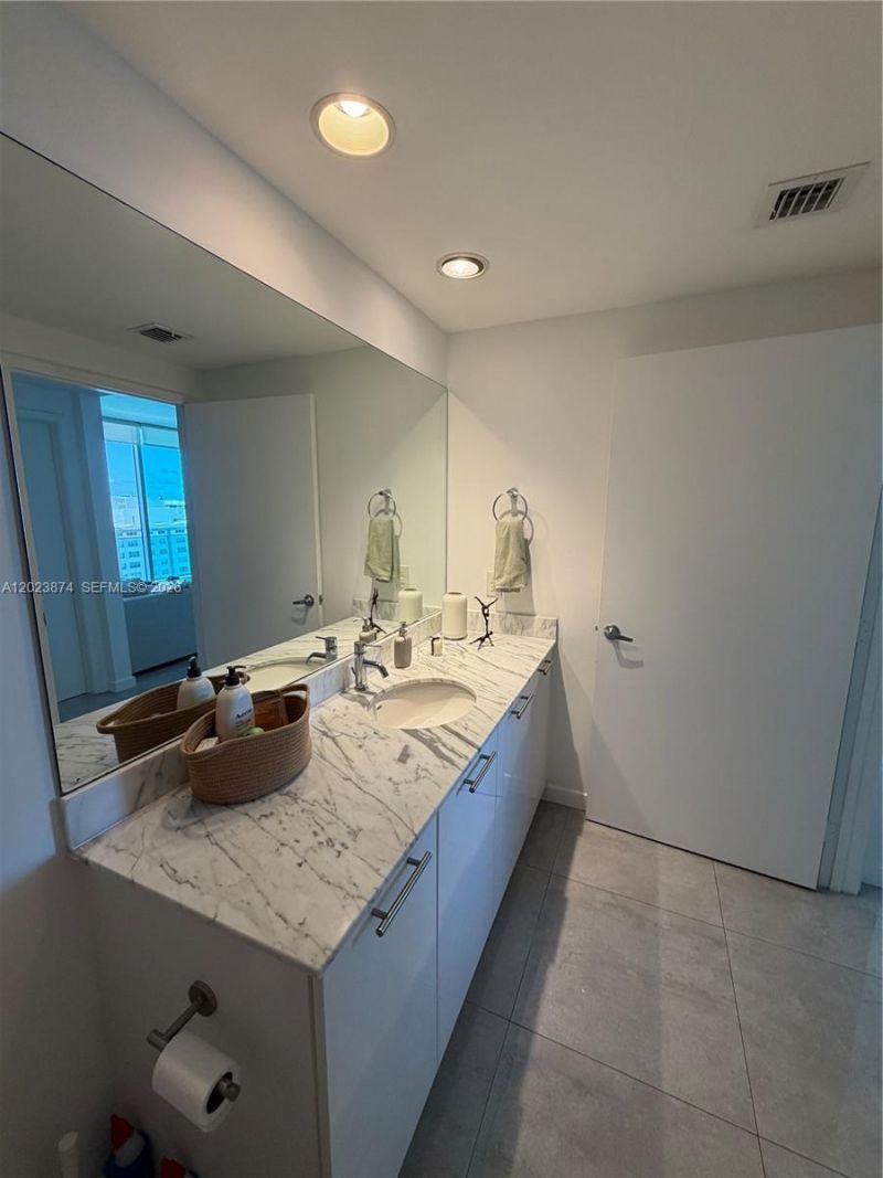 951 Brickell Ave , Unit 2006, Miami, FL 33131 Photo