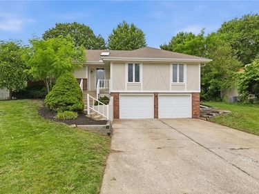 1512 NE Westwind Drive, Lee's Summit, MO 64086