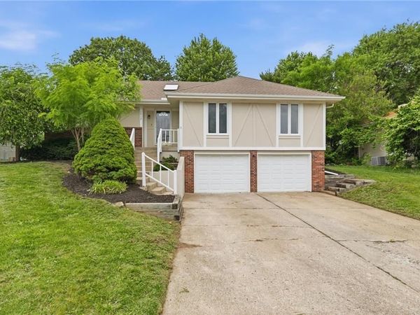 1512 NE Westwind Drive, Lee's Summit, MO 64086
