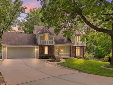 9606 N Charlotte Street, Kansas City, MO 64155