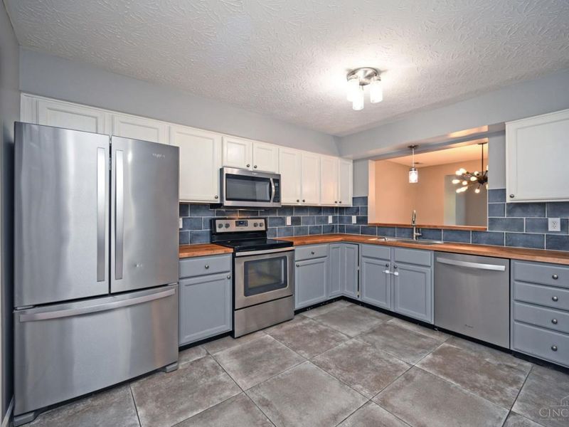 4172 E Village Drive, Mason, OH 45040 Photo 3