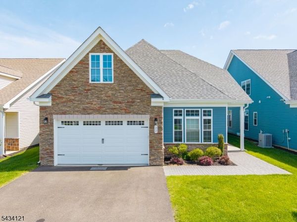 22 Samjan Cir, Robbinsville, NJ 08520