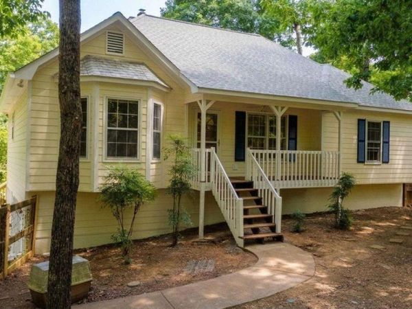 623 Peachtree Drive SE, White, GA 30184