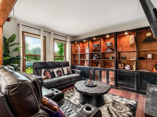 6255 Spinnaker Drive, Lewis Center, OH 43035
