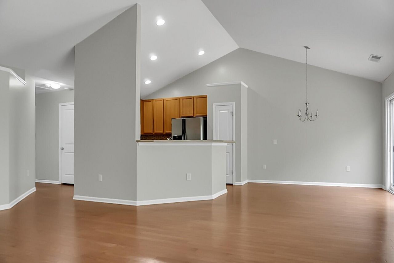 9850 Stockport Circle Photo 10