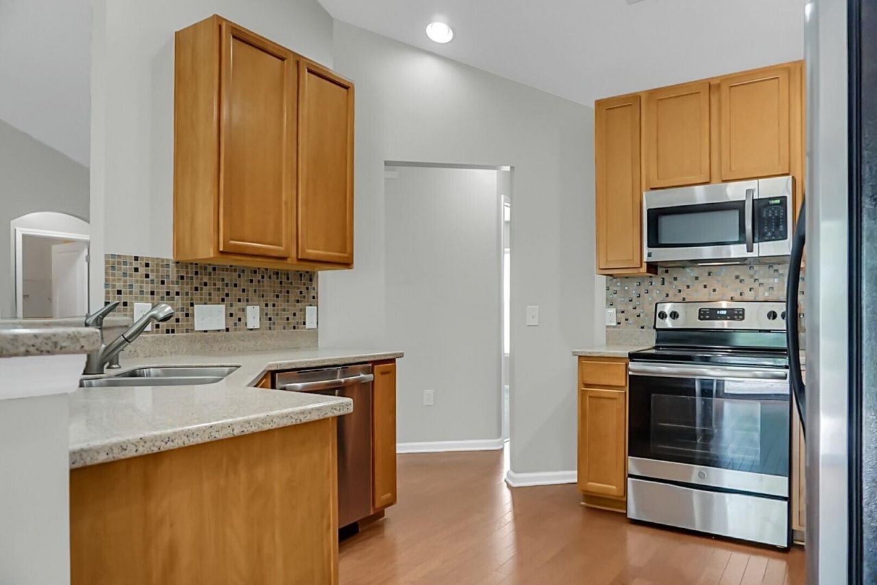 9850 Stockport Circle Photo 15