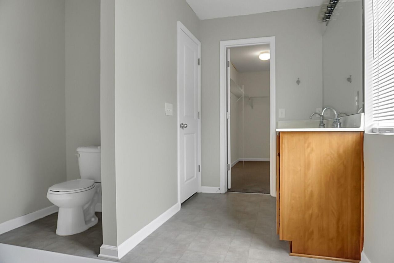 9850 Stockport Circle Photo 25