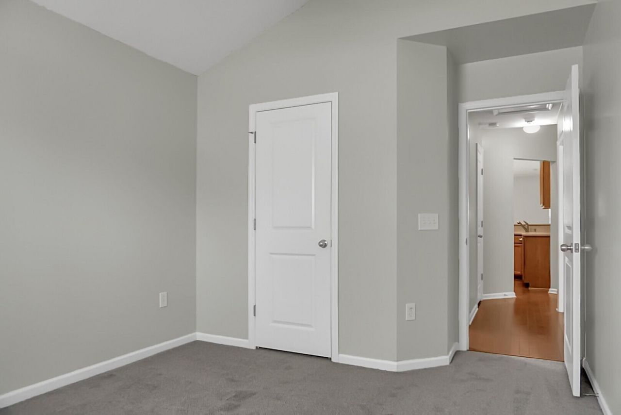 9850 Stockport Circle Photo 30