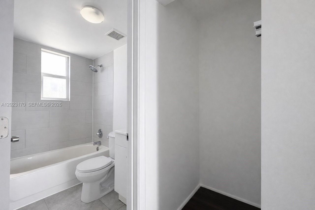 540 NW 7th St , Unit 36, Miami, FL 33136 Photo