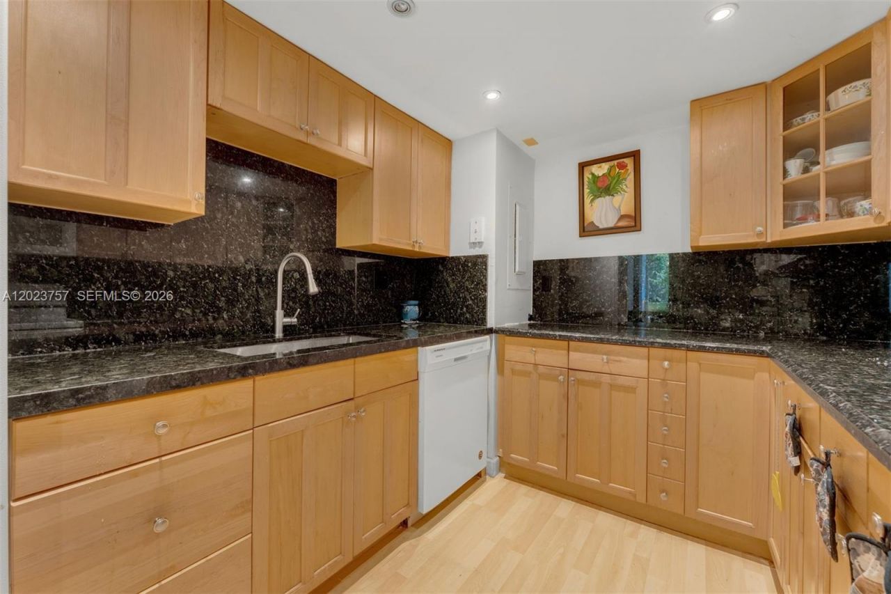 2000 Towerside Ter , Unit 308, Miami, FL 33138 Photo