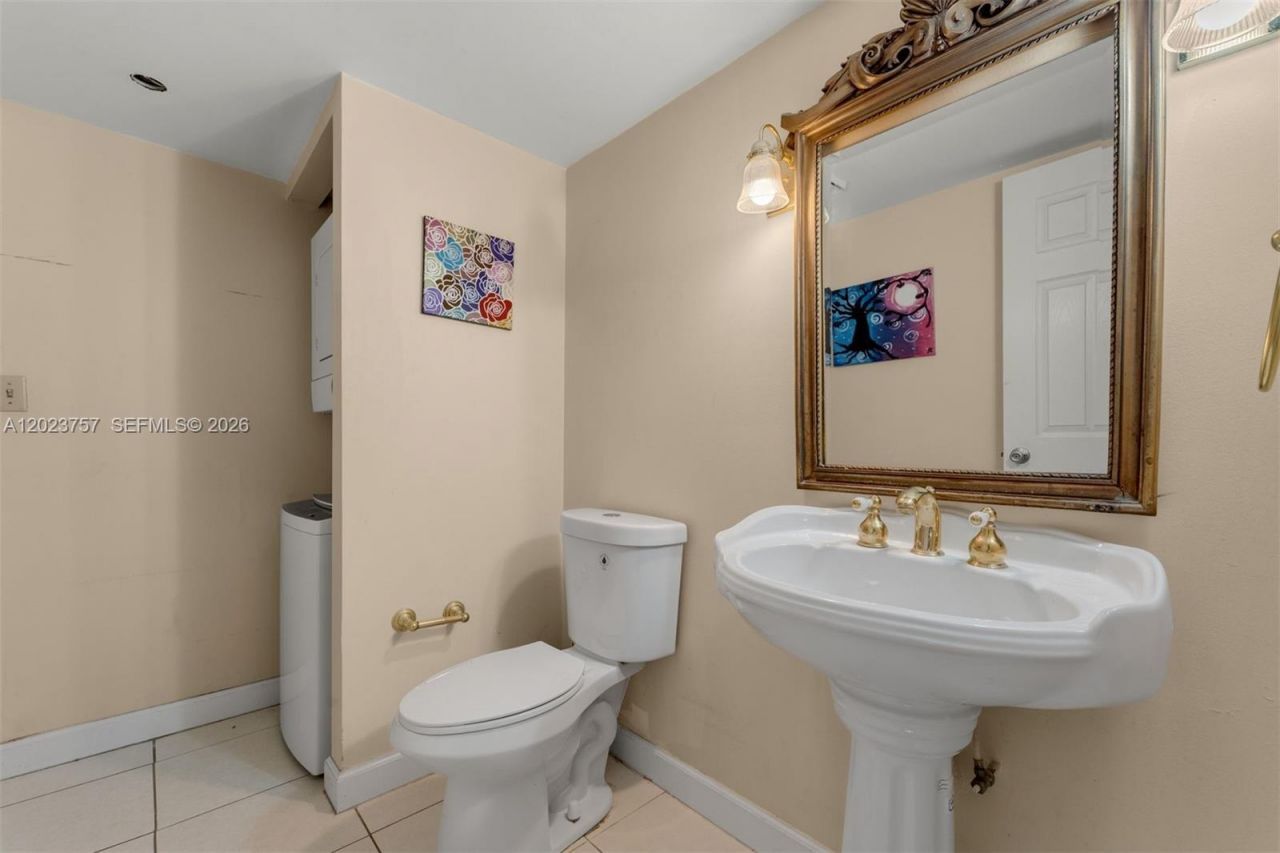 2000 Towerside Ter , Unit 308, Miami, FL 33138 Photo