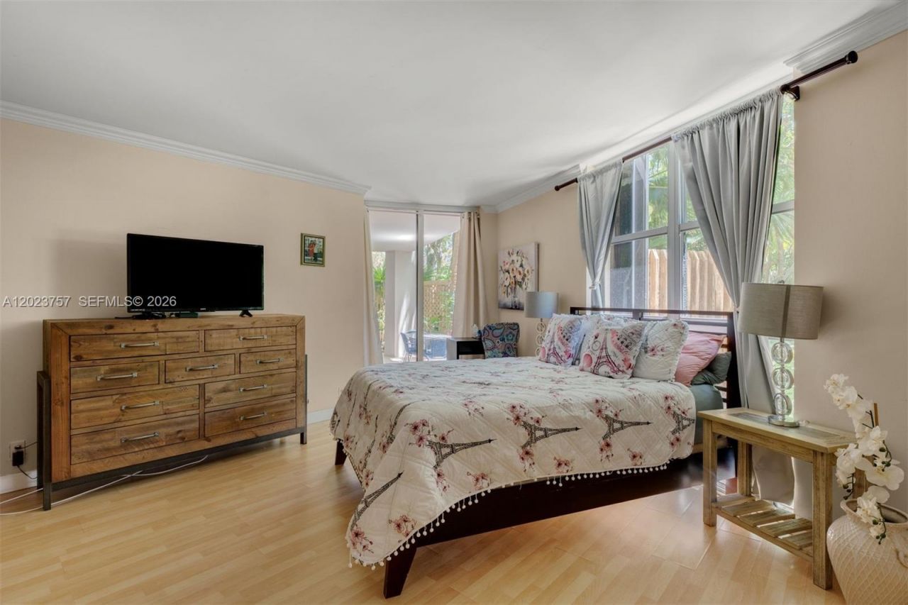 2000 Towerside Ter , Unit 308, Miami, FL 33138 Photo